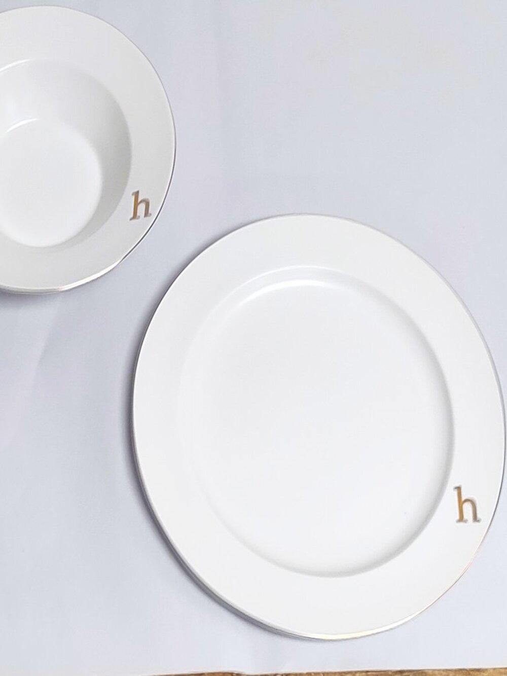 COLLECTIVE HOME Gold-Edged Ceramic Dinnerware Monogram Kitchen Plate Set - h